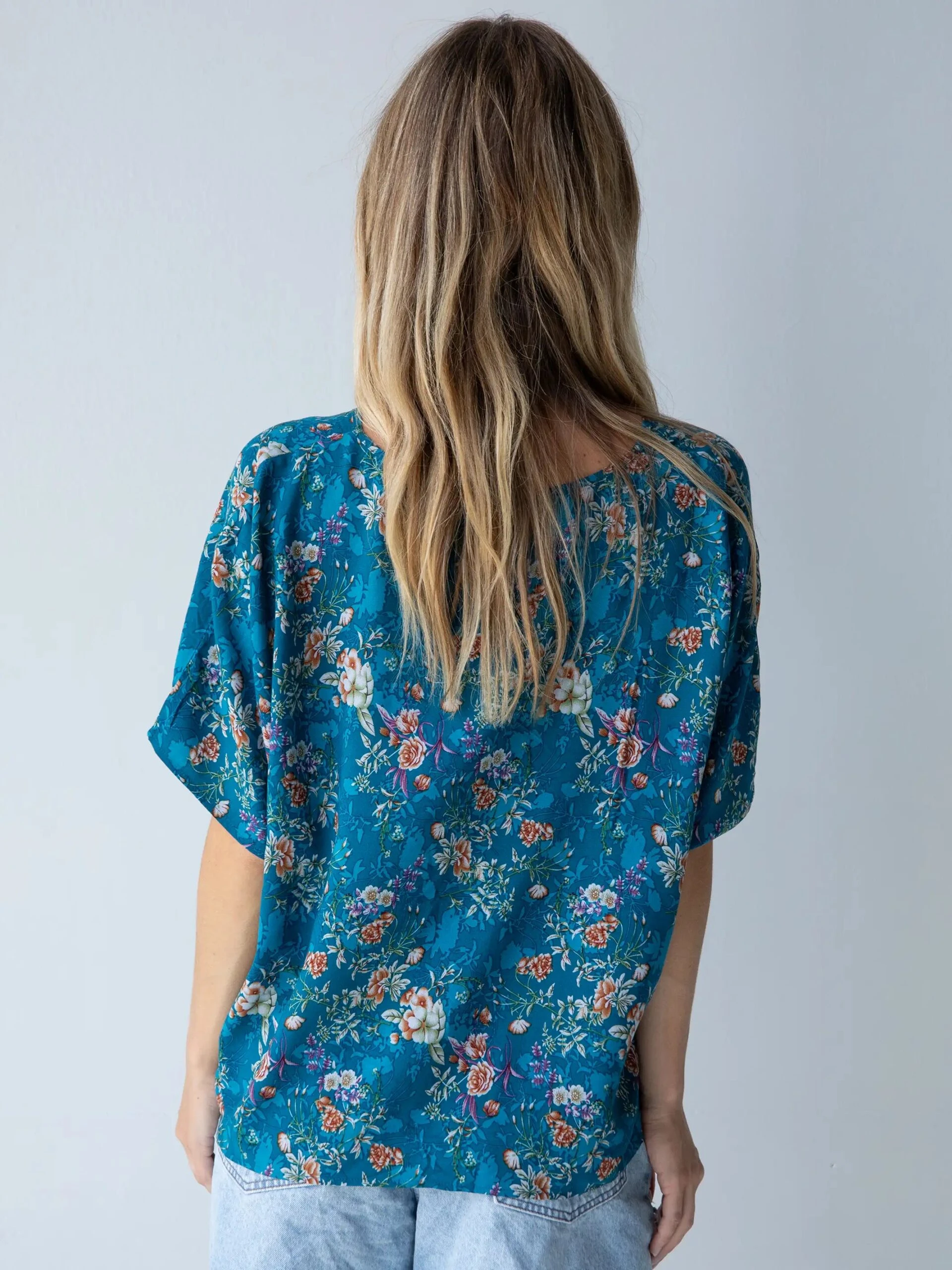 Natural Life Easy V-Neck Top - Dark Turquoise Cream Rose 2 Natural Life Easy V-Neck Top - Dark Turquoise Cream Rose - Image 2